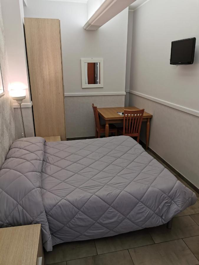 Bed And Breakfast Piramide Roma Exterior foto